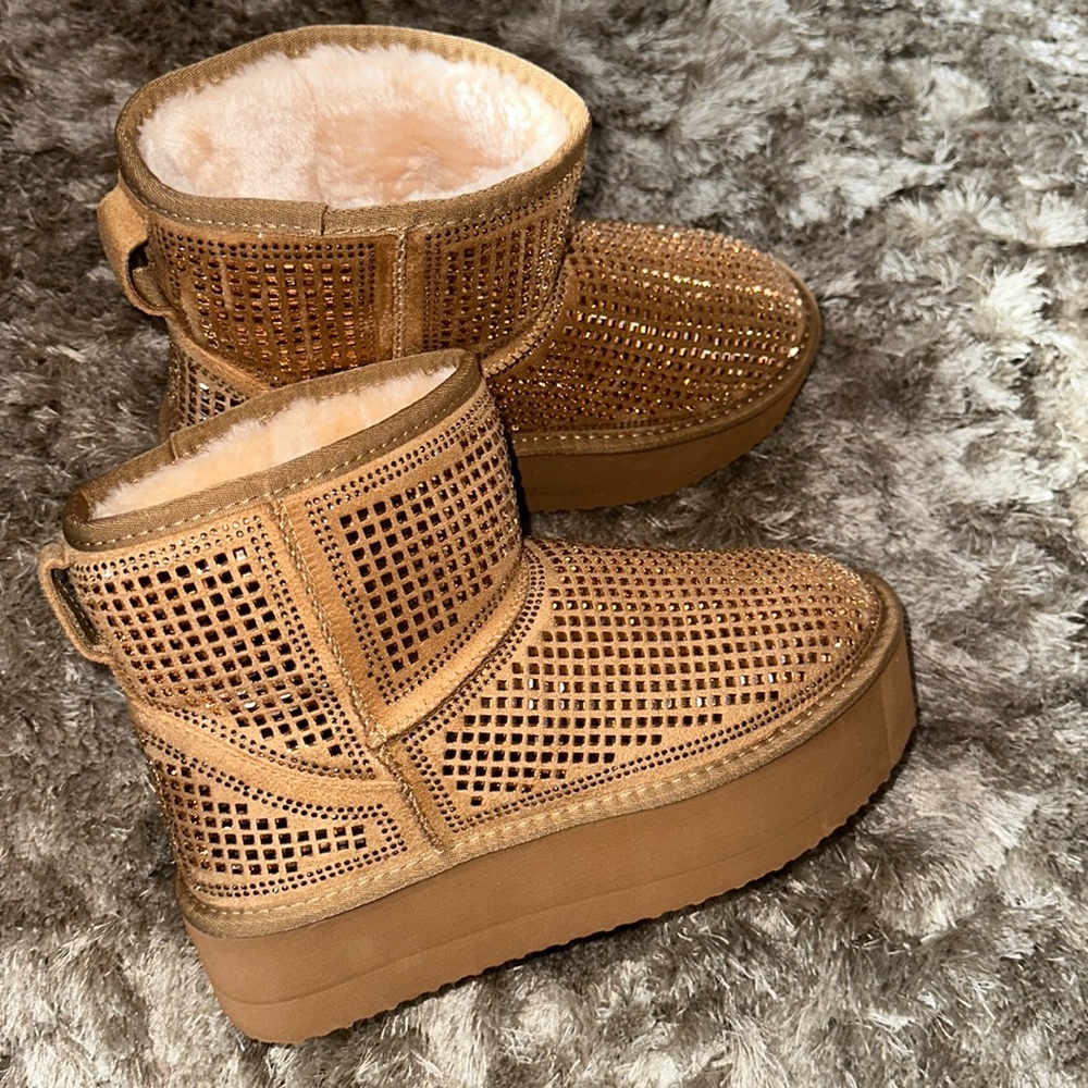 Classics mini platform boots. Size 9 brand new. Tan & gold